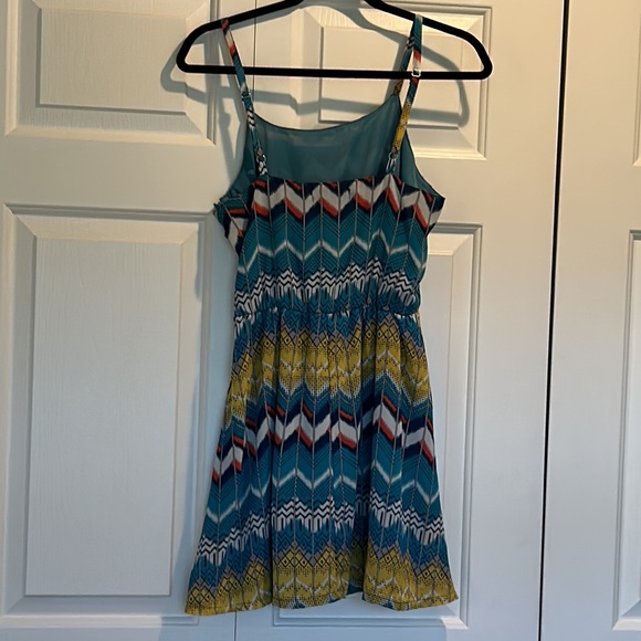 Colorful, fun dress - Picture 4 of 9